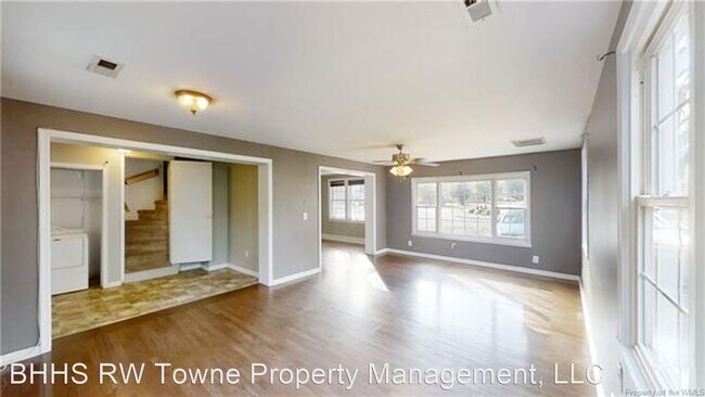 Building Photo - 3 br, 1 bath House - 4 Monument Drive
