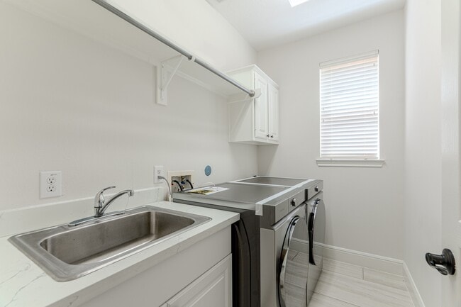 Building Photo - 7 Stickley Ct