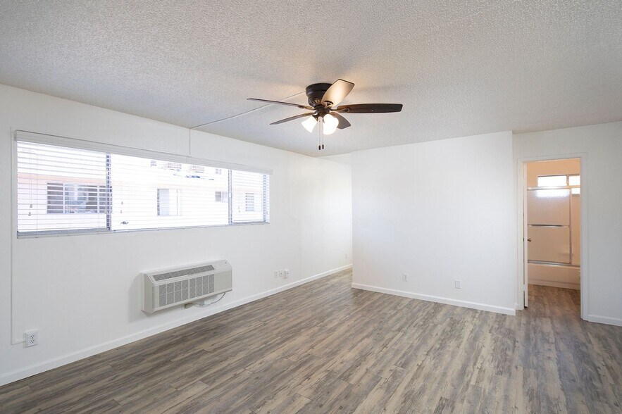 Interior Photo - Palm Towers Apartments