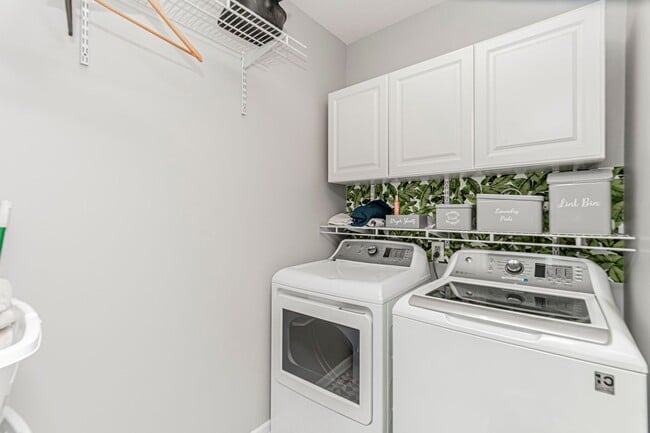 Building Photo - Spacious single family home