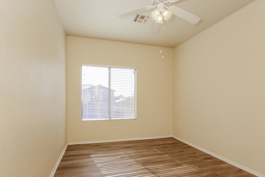 Building Photo - 16236 W Lilac St
