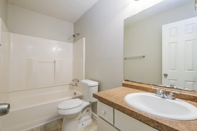 Building Photo - 318 Freeport Dr