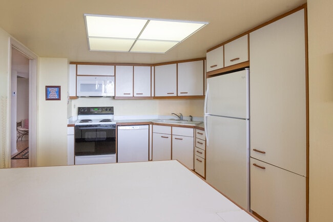 Building Photo - 5080 N Ocean Dr