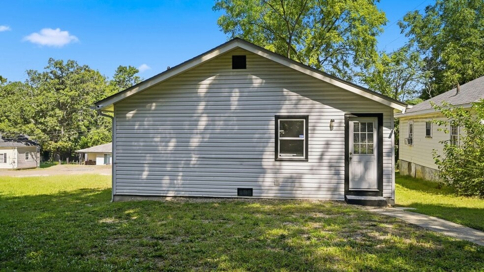 Building Photo - 1208 Drew St