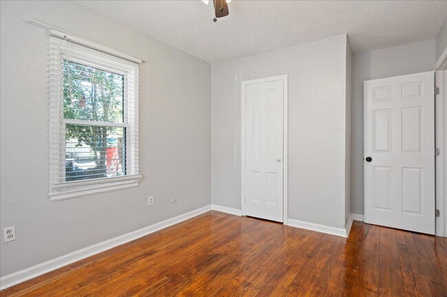 Building Photo - 1702 E 41st St