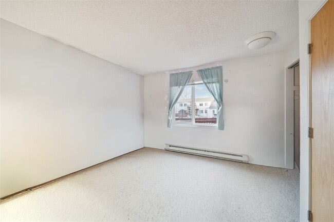 Building Photo - 424 E Dogwood Ave