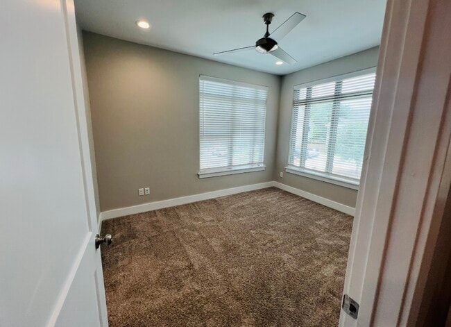 Building Photo - 308 Poplar St