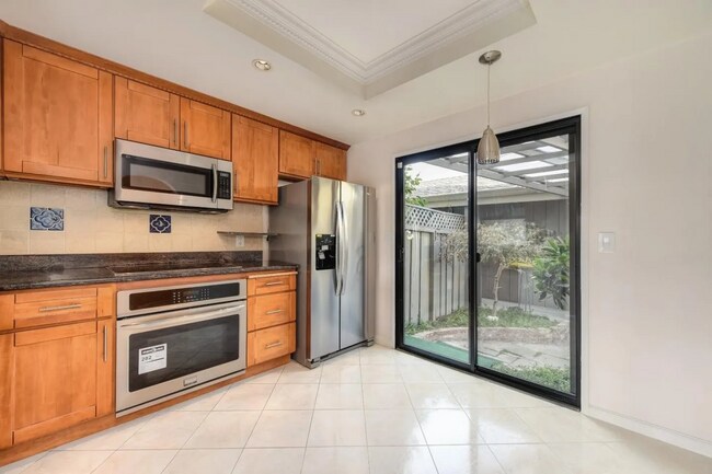 Building Photo - 813 Juno Ln