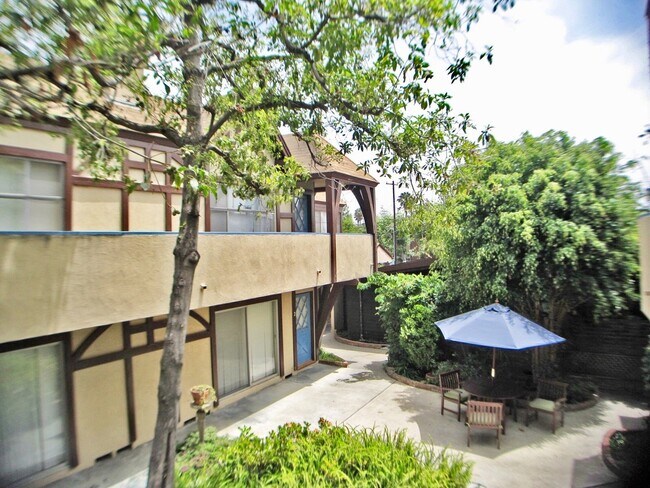 Building Photo - 11511 Rochester Ave