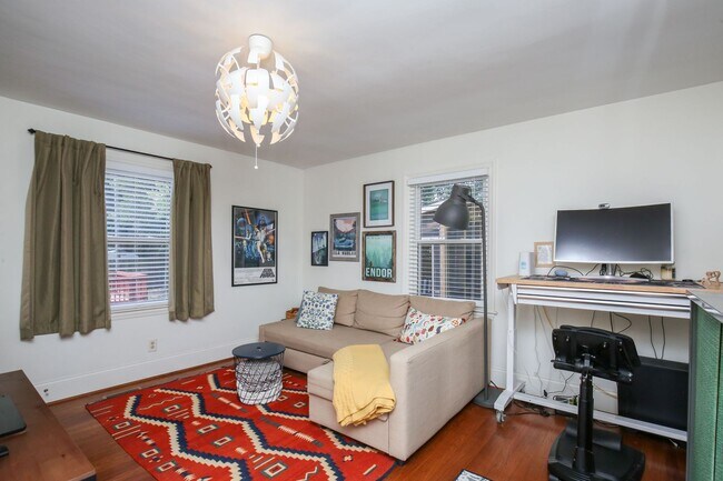 Building Photo - Adorable 3 bedroom ranch with fenced yard!