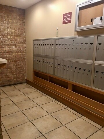 Building Photo - 6020 Oakwood Dr