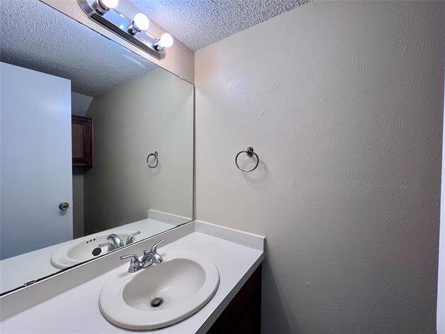 Building Photo - 816 Redbud Dr