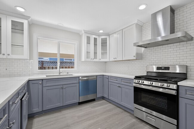 Building Photo - 549 N 21st St
