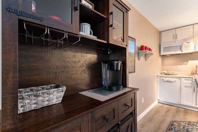 Building Photo - 5056 Valleyway Dr