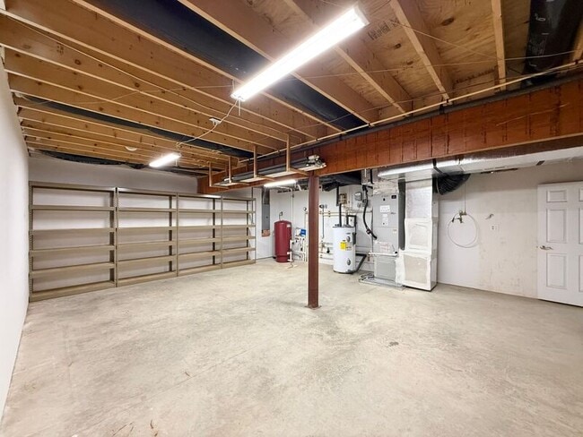 Building Photo - 3021 Hickory Tree Pl