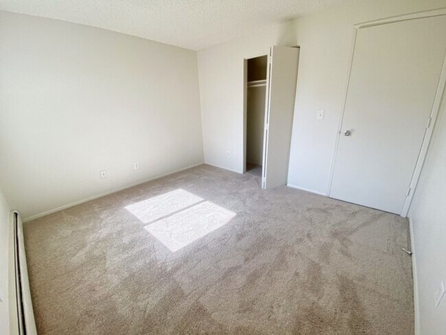Building Photo - 4446 Reka Dr