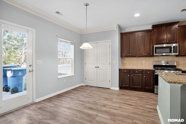 Building Photo - 1041 Sonoma Dr SW