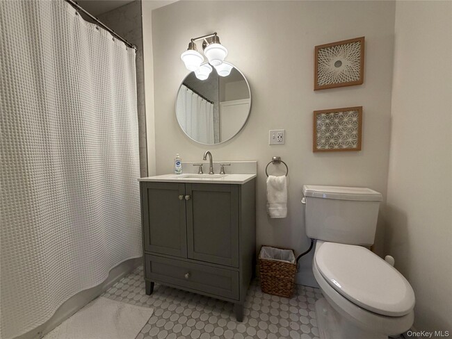 Building Photo - 1106 Main St