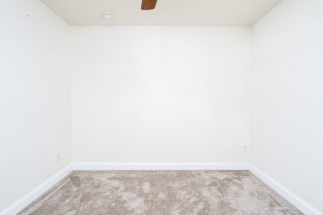 Building Photo - Welcome to your Dream Home in Ormond Beach