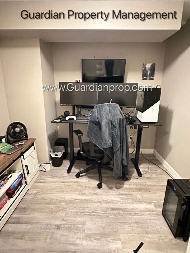Building Photo - 3050 Glenden Terrace