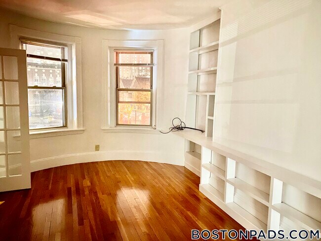 Building Photo - 752 Huntington Ave