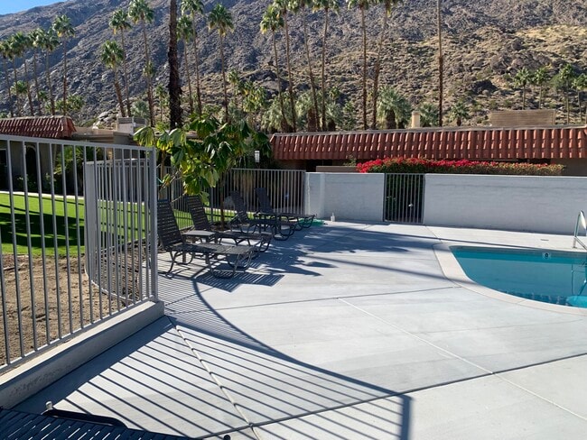 Building Photo - 555 W Baristo Rd