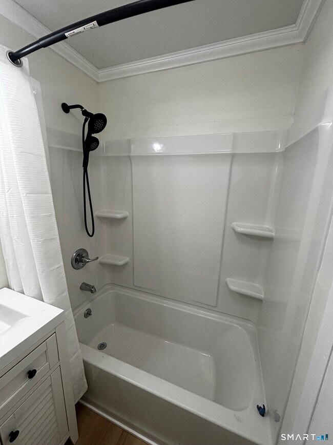 Building Photo - 222 Williams St E