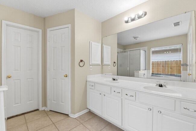 Building Photo - 18 Steep Trail Pl