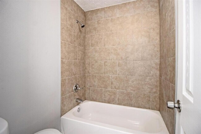 Building Photo - 7 Talisman Ct