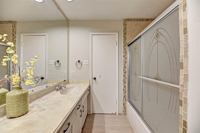 Building Photo - 2714 Green Fields Dr