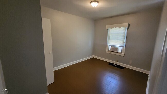 Building Photo - 1527 N Chester Ave