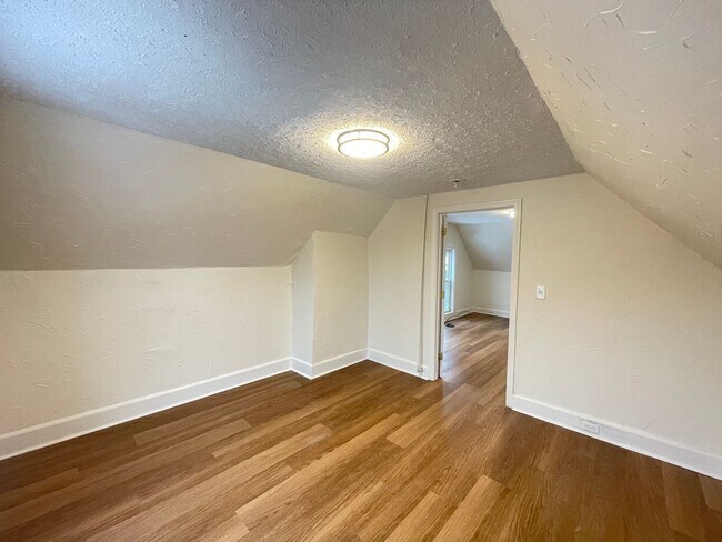 Building Photo - 33 Malvern St