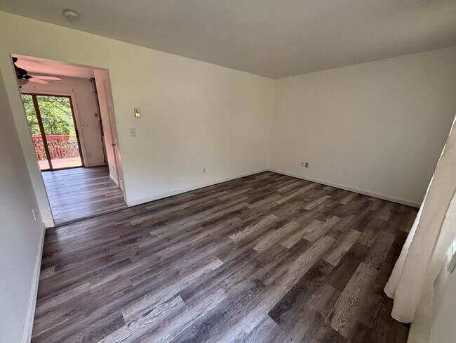 Building Photo - 211 Mallard Ln