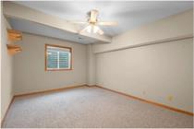 Building Photo - 2104 E Lucille Ln