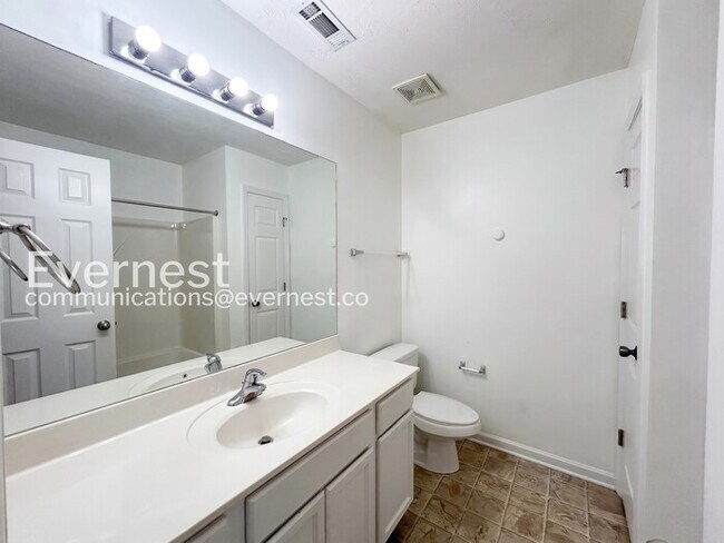 Building Photo - 3-Bed/3-Bath Townhome/Available Now!