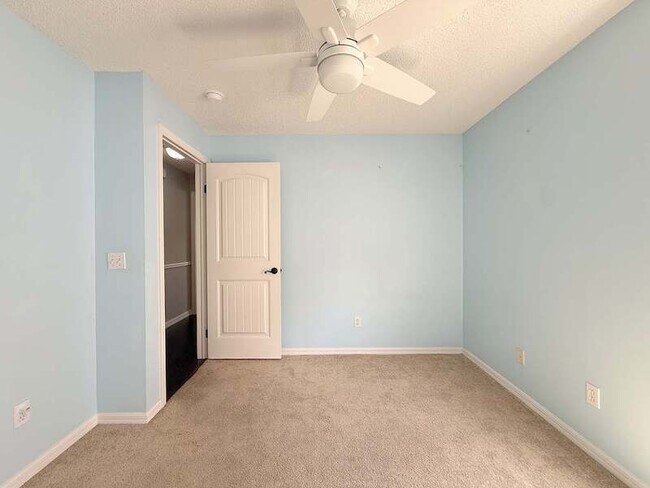 Building Photo - 1118 Hardwood Dr
