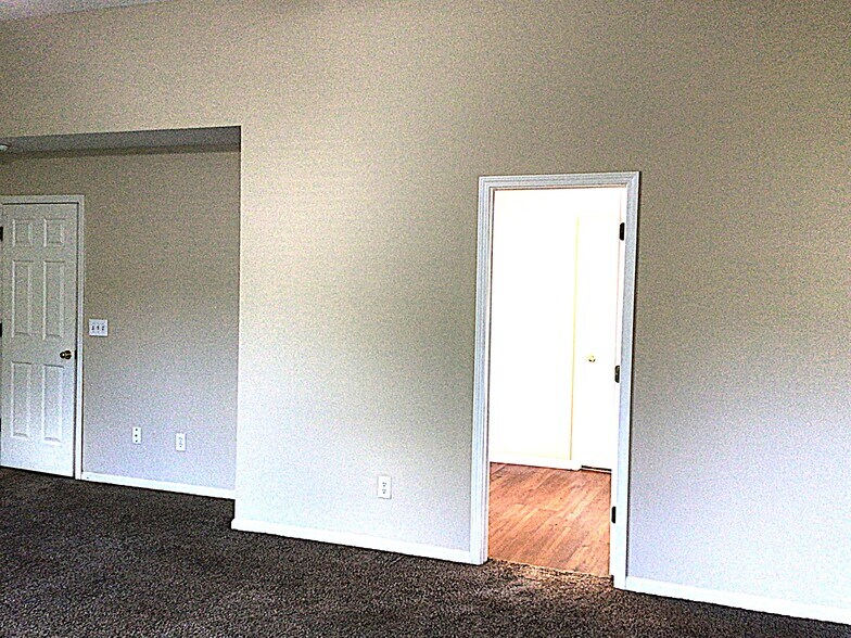 Building Photo - 5116 Morrow Ln