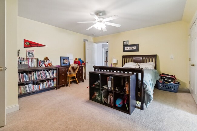Building Photo - Effortless Charm in Over 3,000 Sq Ft of Li...