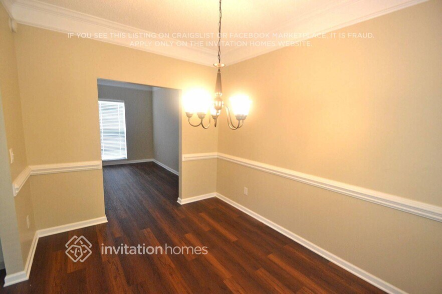 Building Photo - 9809 Dauphine Dr