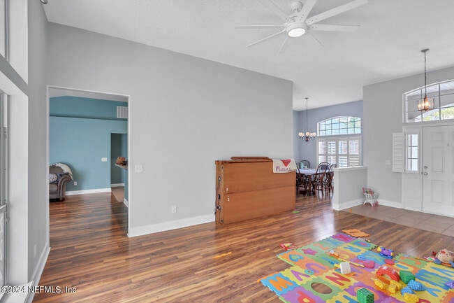 Building Photo - 1400 Windflower Cir