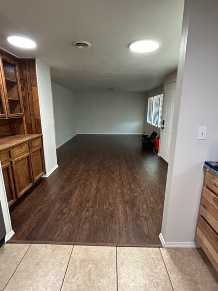 Dining/living room - 719 W Loop Dr