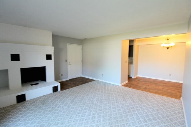 Building Photo - 1030-4 Blue Ridge Dr