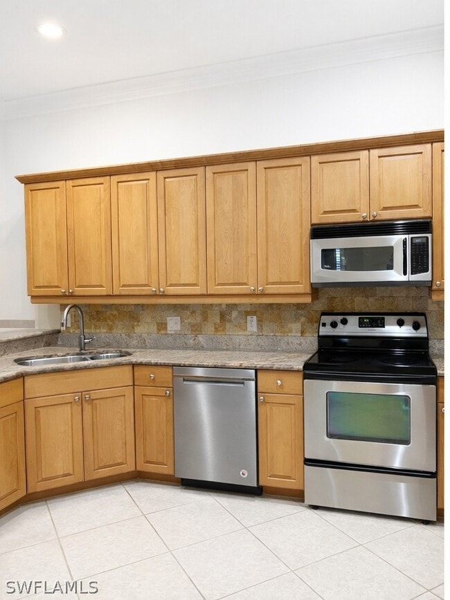 Building Photo - 15501 Cadiz Ln