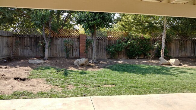 Building Photo - 2-Story home in NE Fresno, Clovis Unified Schools, super clean!
