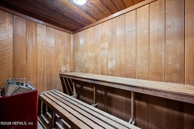 Building Photo - 1601 Ocean Dr S