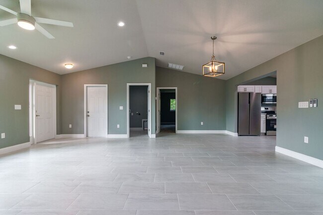 Building Photo - 2462 Ensenada Ln