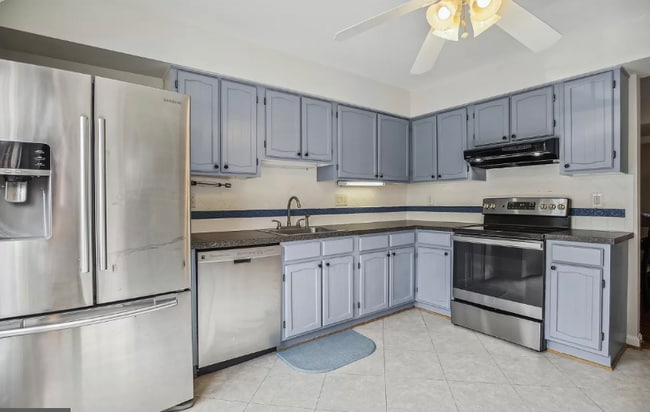 Building Photo - 5205 Cannes Ct