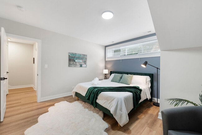 Building Photo - 1900 W 17th St