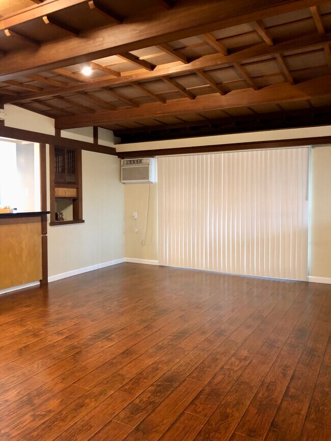 Building Photo - 2447 Malabar St