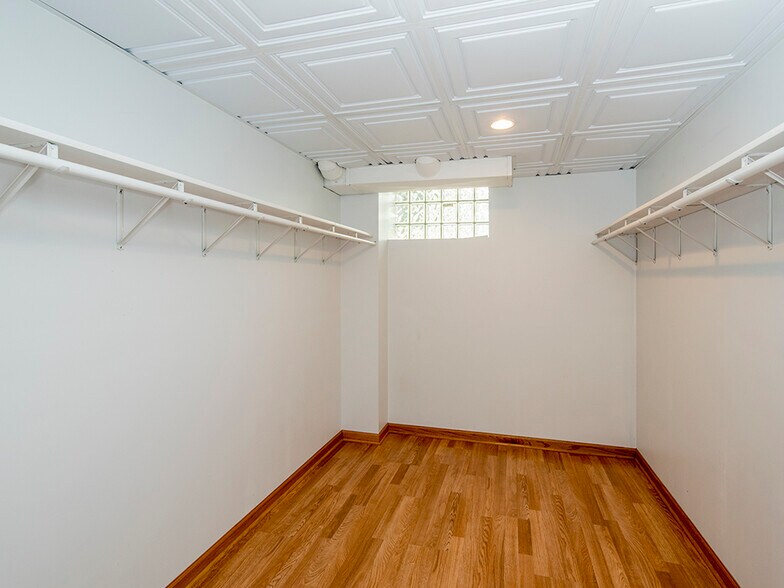 Basement Large Room Walk in Closed - 961 18th Ave SE